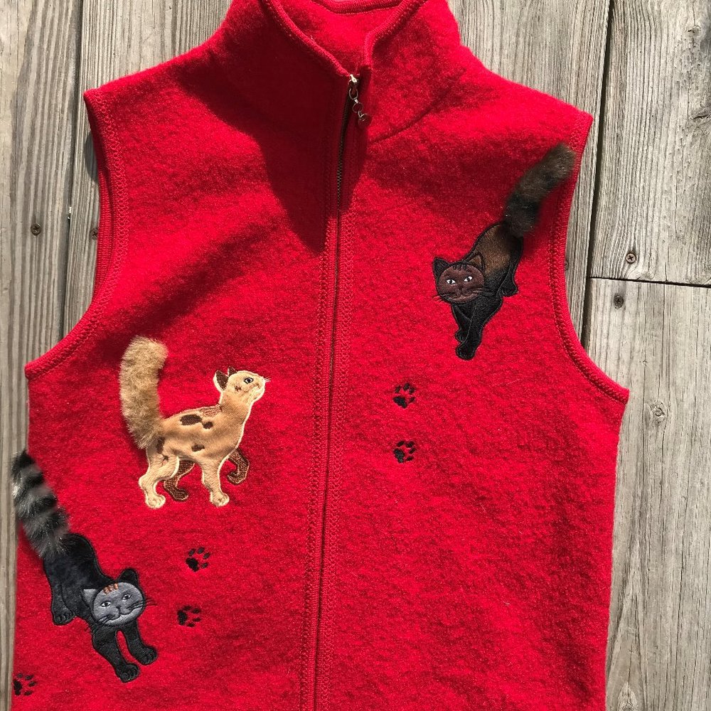 Lisa International S boiled wool vest cat kitty